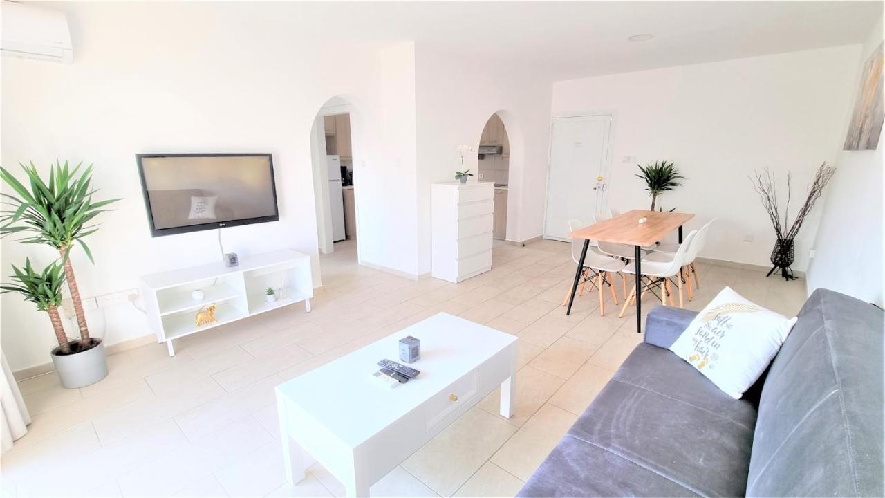 Spacious Lightflooded 2Br Apt / Near Center & Harbour Larnaka Exterior foto