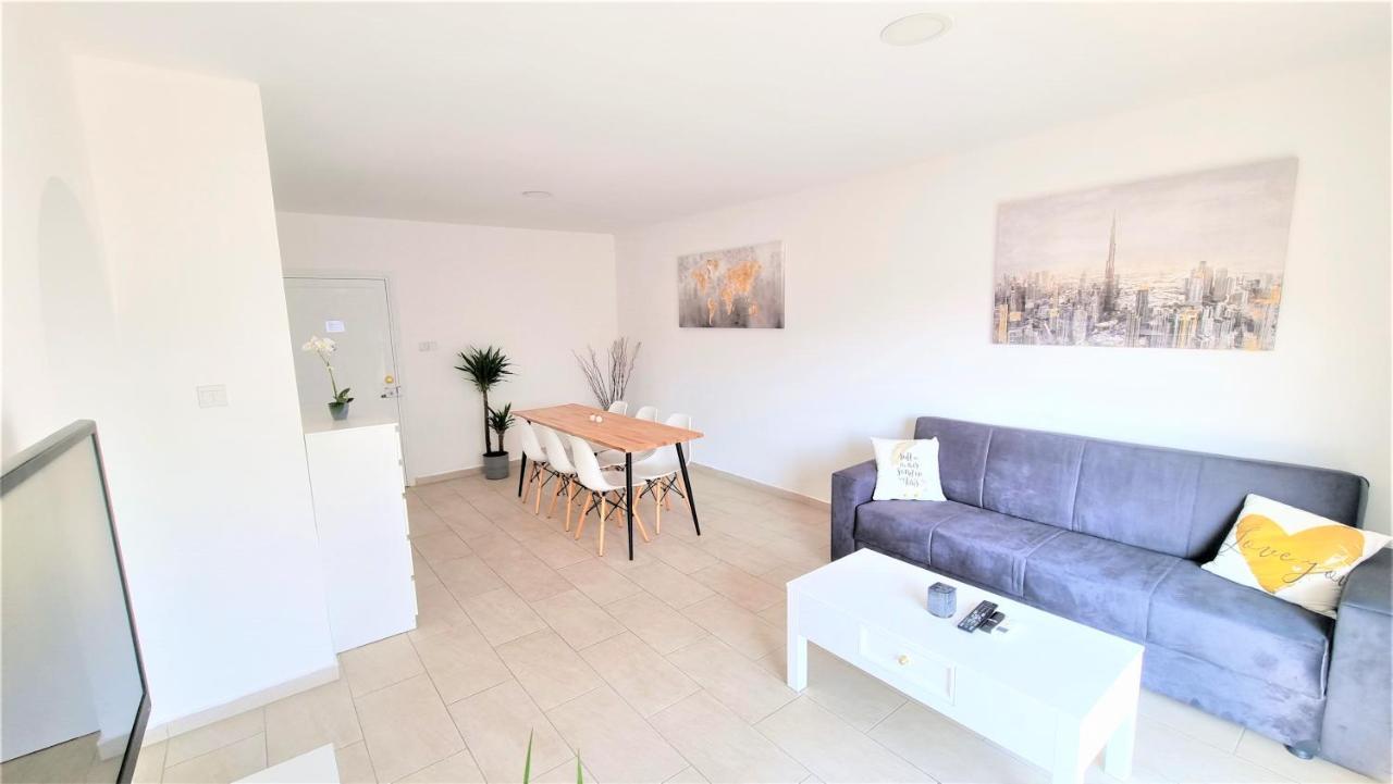 Spacious Lightflooded 2Br Apt / Near Center & Harbour Larnaka Exterior foto