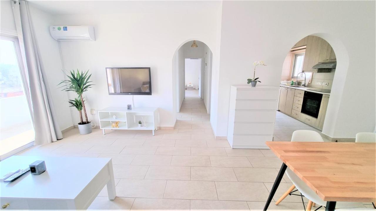 Spacious Lightflooded 2Br Apt / Near Center & Harbour Larnaka Exterior foto