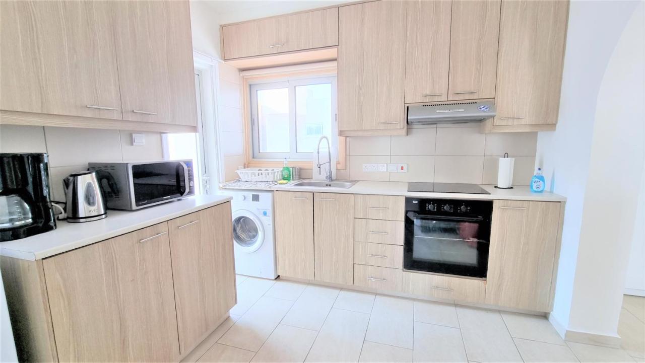 Spacious Lightflooded 2Br Apt / Near Center & Harbour Larnaka Exterior foto